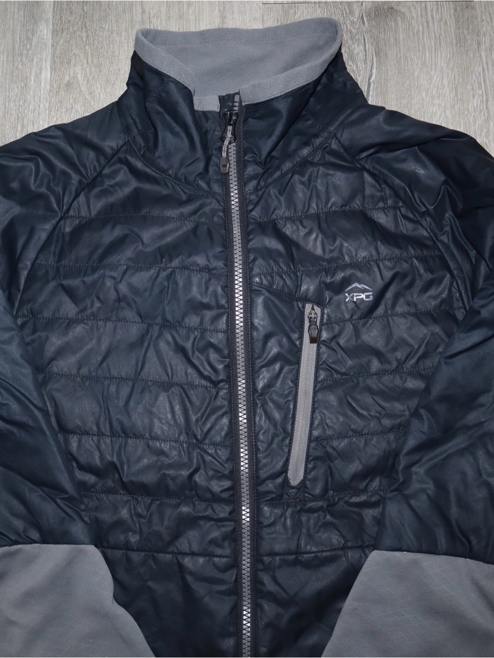 Cabelas Woman’s Lightweight Jacket in Dark Navy and Gray (Size Small)